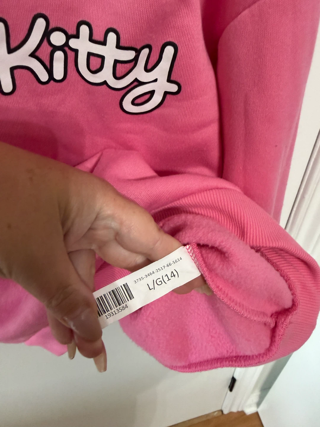Size 14 Like new Hello Kitty sweater - photo 4