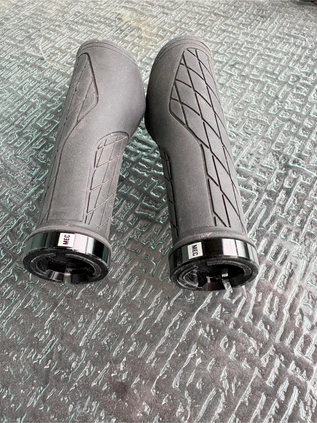 MEC Ergonomic Bicycle Handlebar Grips