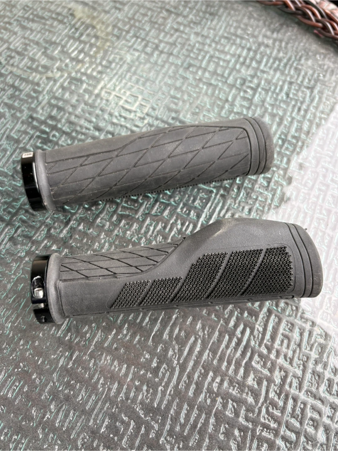 MEC Ergonomic Bicycle Handlebar Grips - photo 3