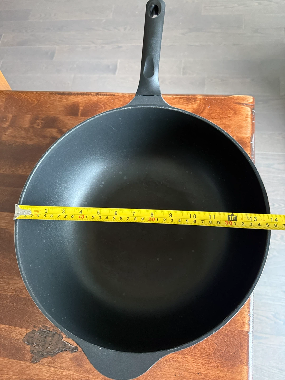 36cm Wok with Lid