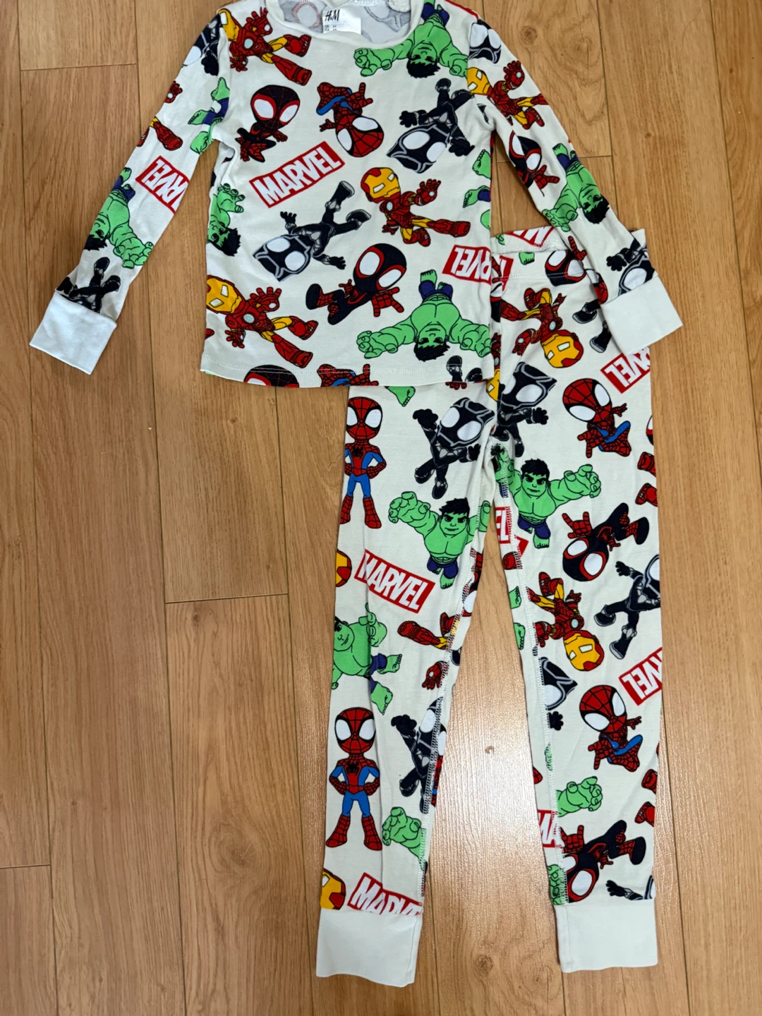 Size 6 Marvel worn once size 6 pjs