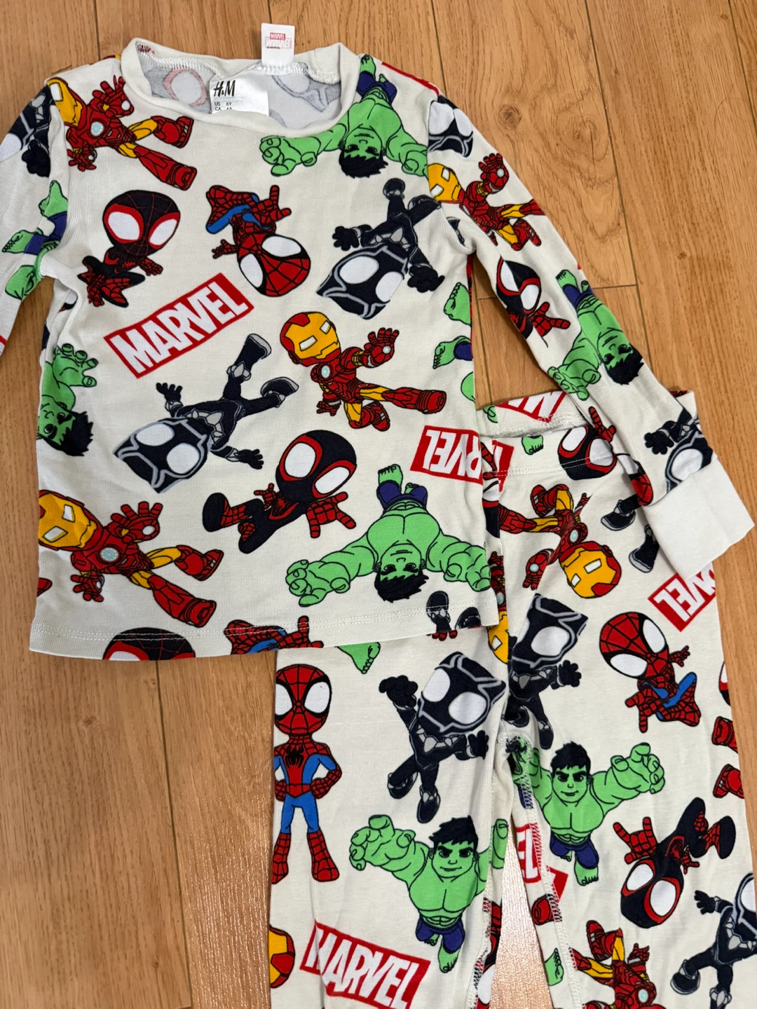 Size 6 Marvel worn once size 6 pjs - photo 2