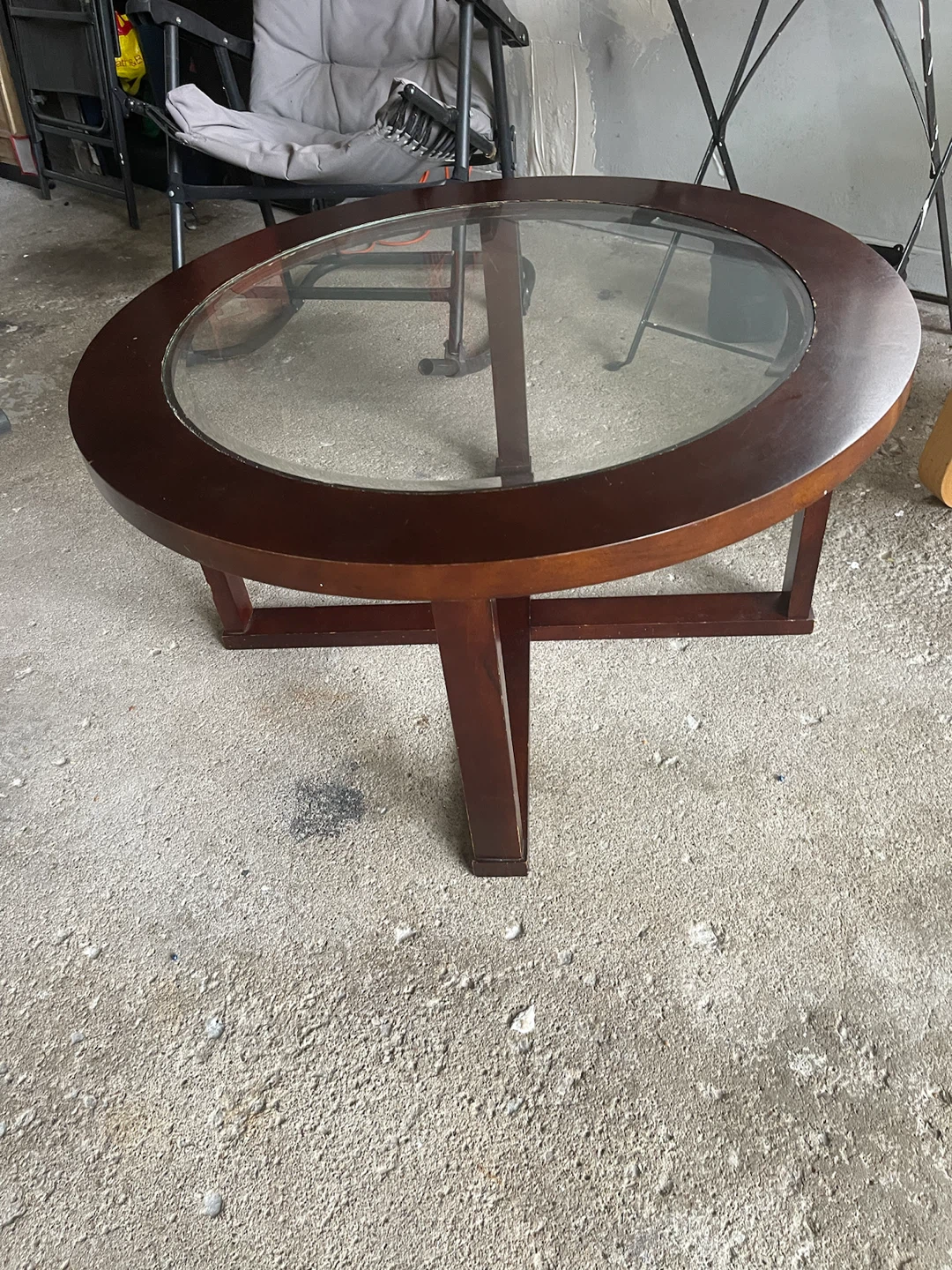 Round wooden coffee table with glass top - photo 2