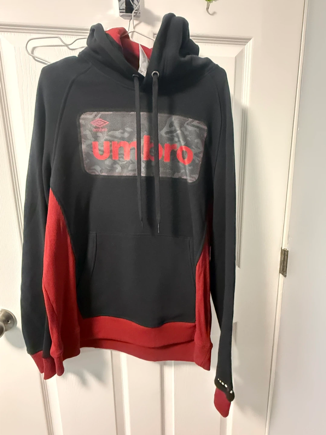 Umbro Black and Red Hoodie XL - photo 4