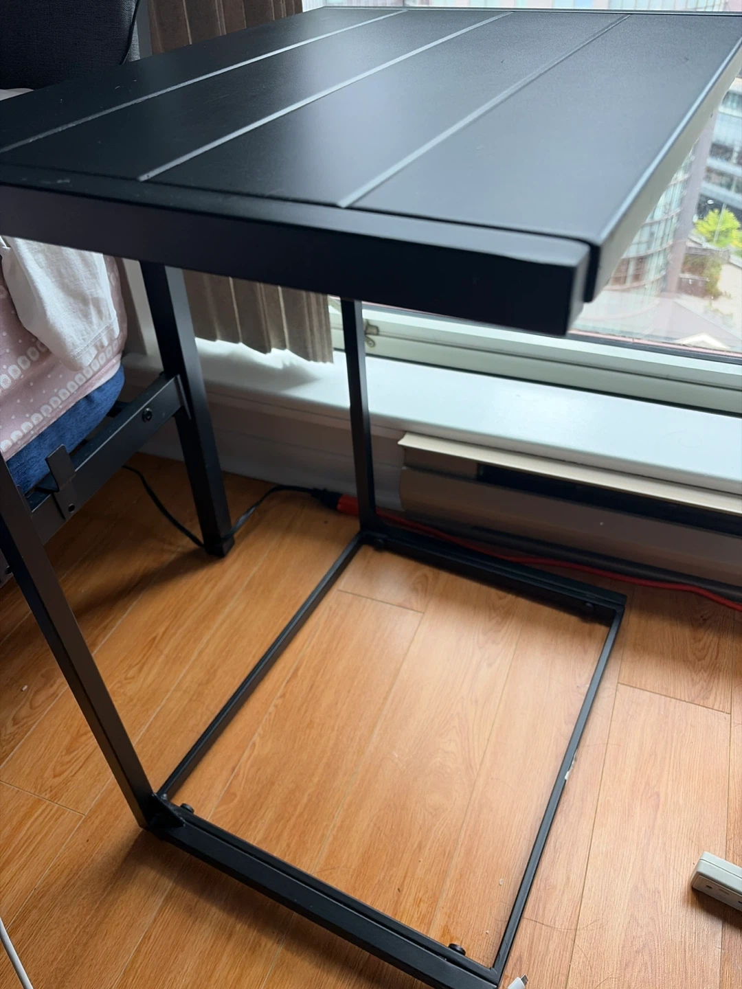 Black Metal C-Shaped Side Table Laptop desk