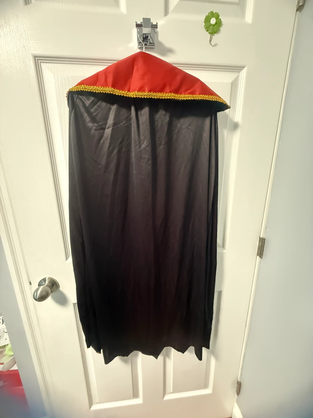 Black and Red Costume Cape - photo 2
