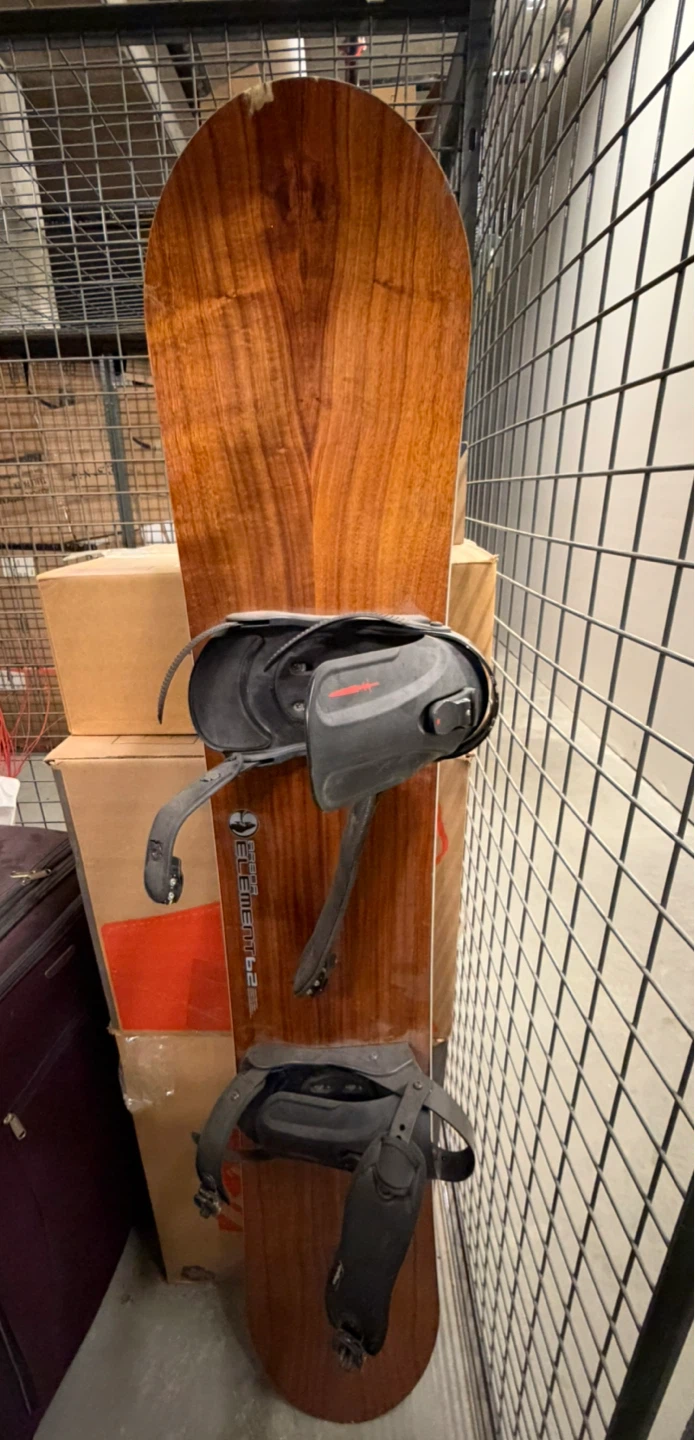 Arbor Element 162 Snowboard with Bindings
