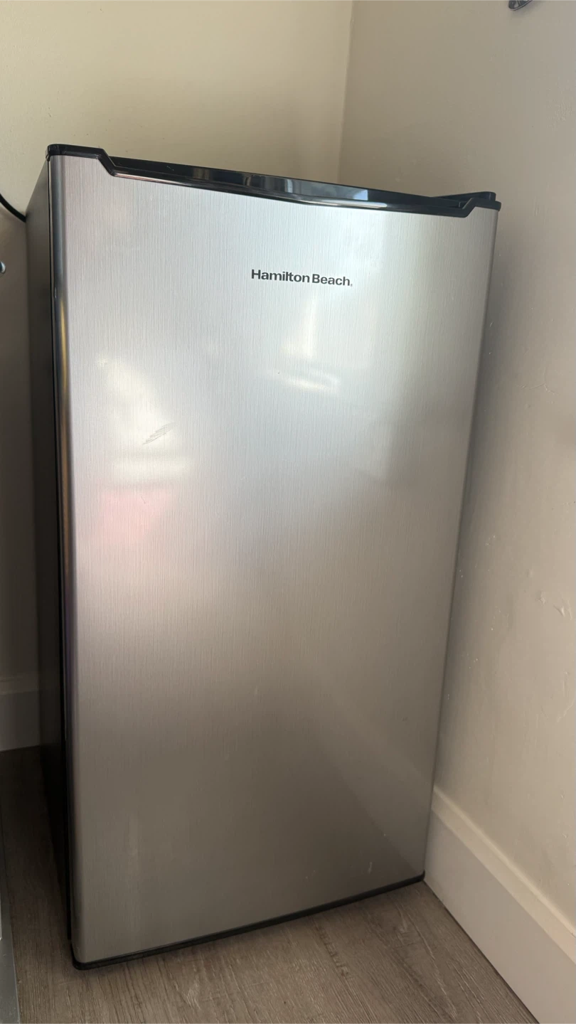 Hamilton Beach Mini Fridge