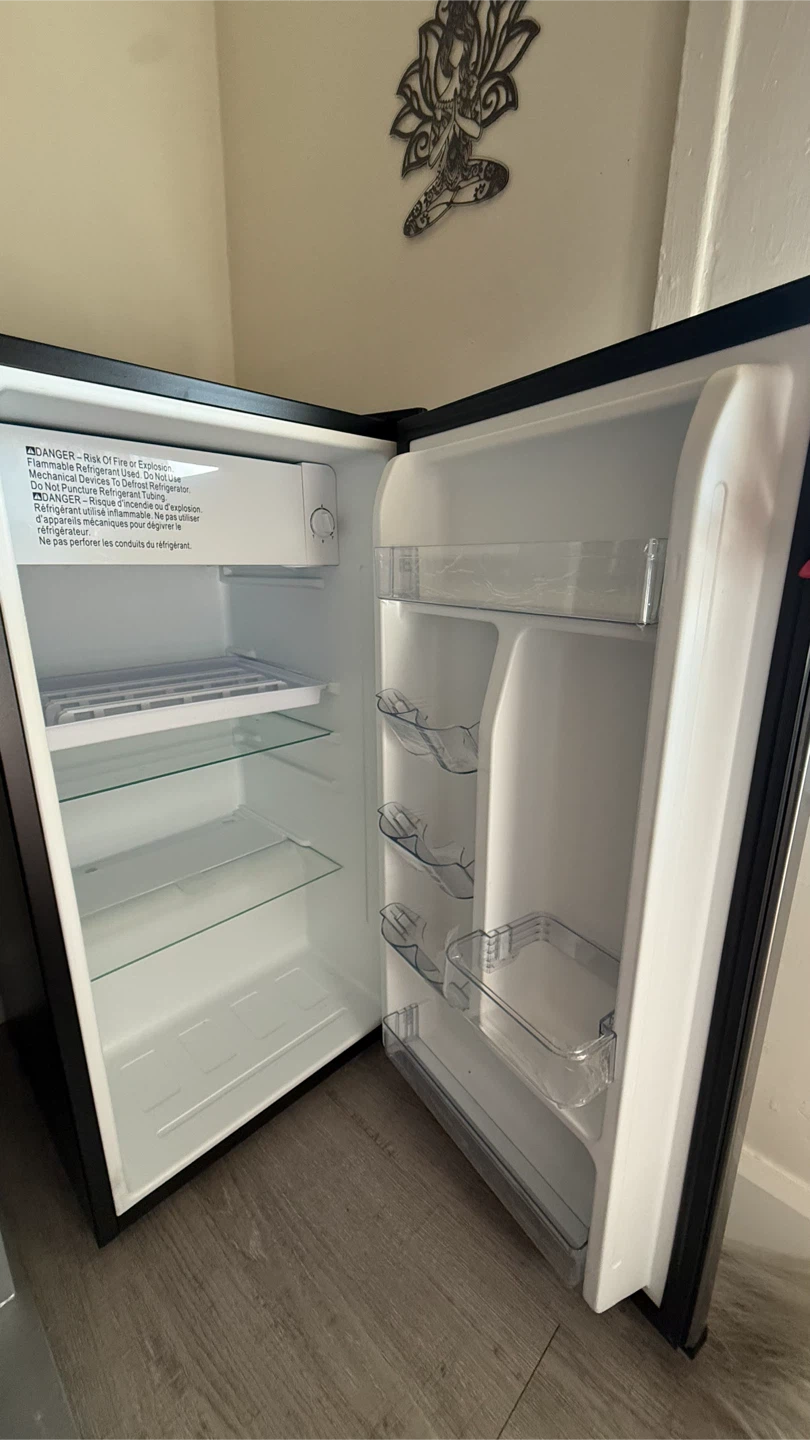 Hamilton Beach Mini Fridge - photo 2