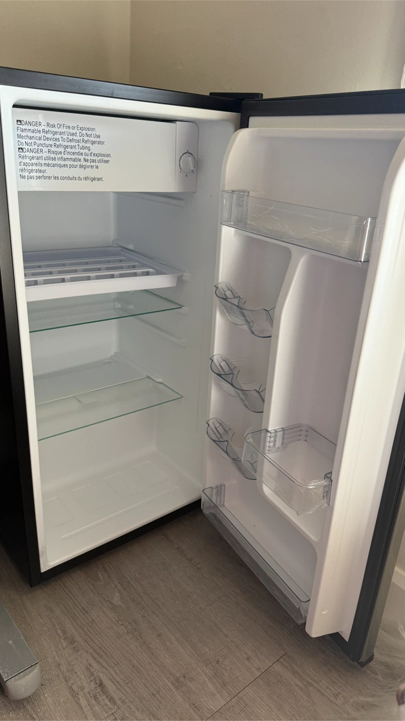 Hamilton Beach Mini Fridge - photo 4