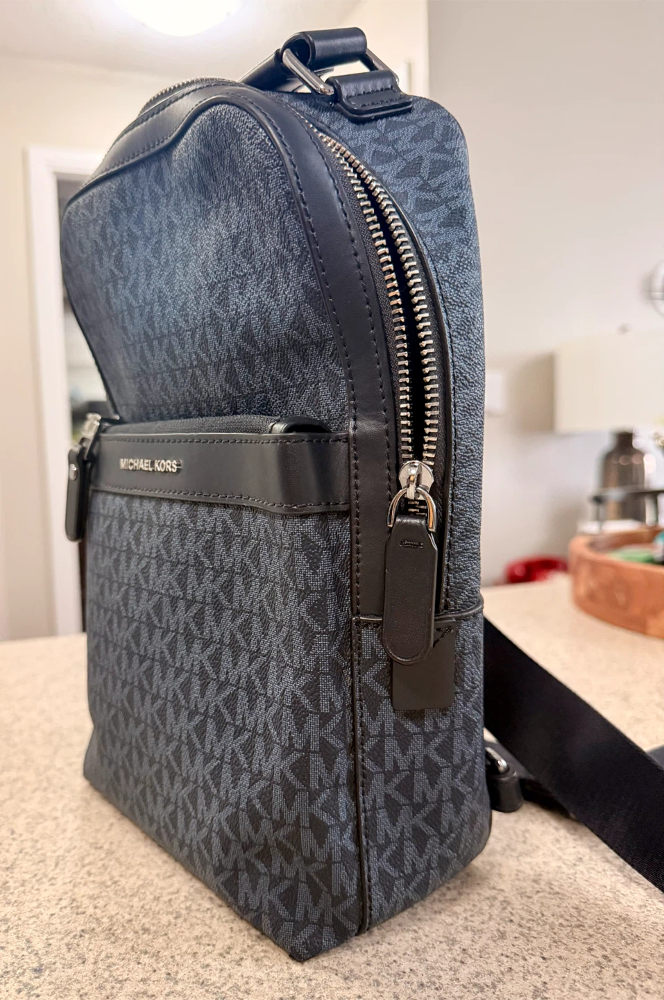 Michael Kors Small Crossbody / Sling Bag - Like New - photo 2
