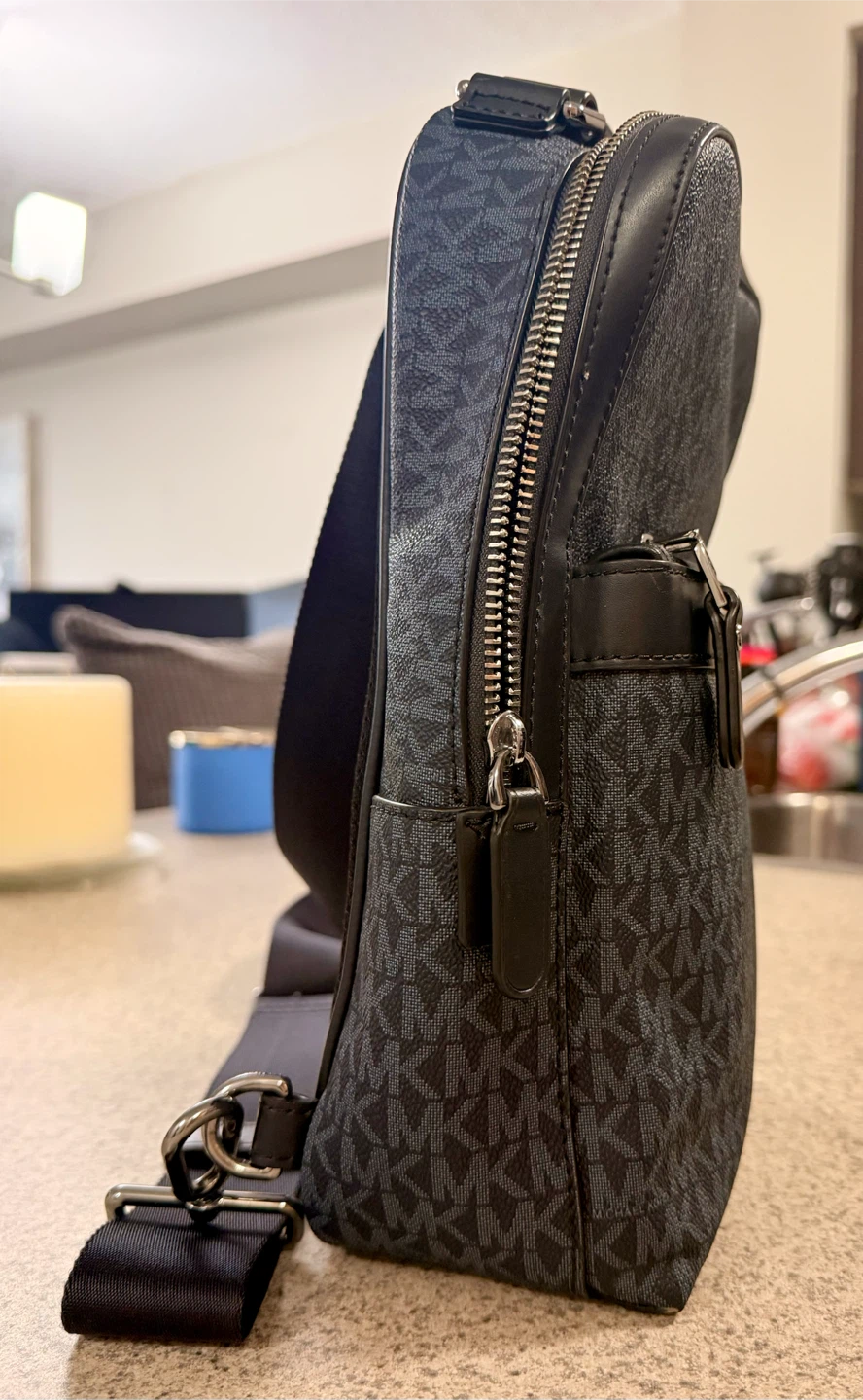 Michael Kors Small Crossbody / Sling Bag - Like New - photo 3