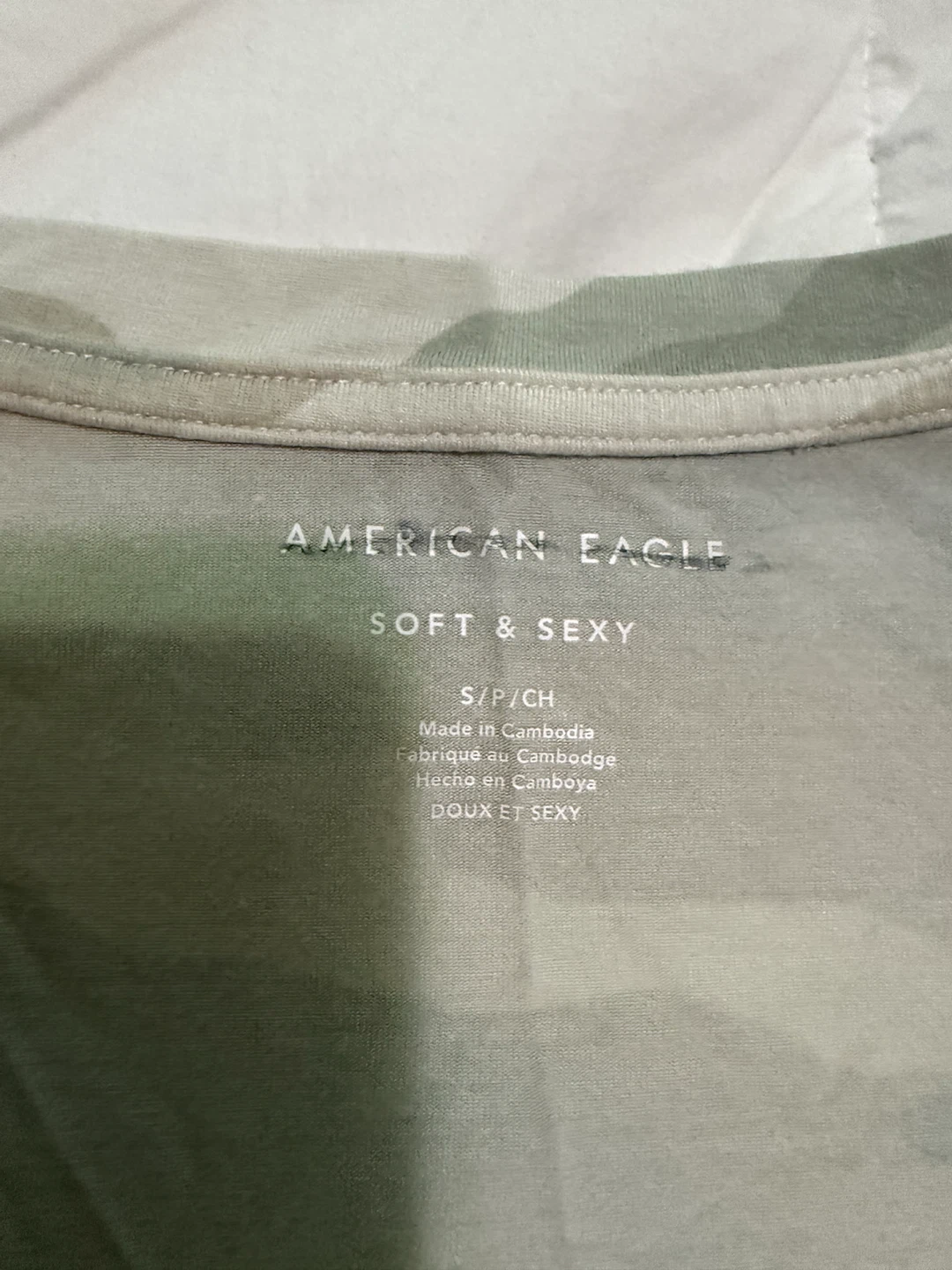 American Eagle Camo V-Neck T-Shirt - photo 2
