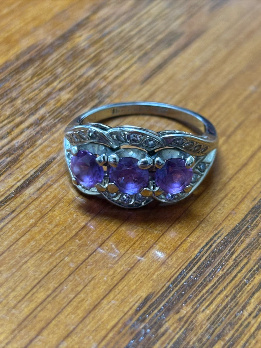 18k white gold ring size 8