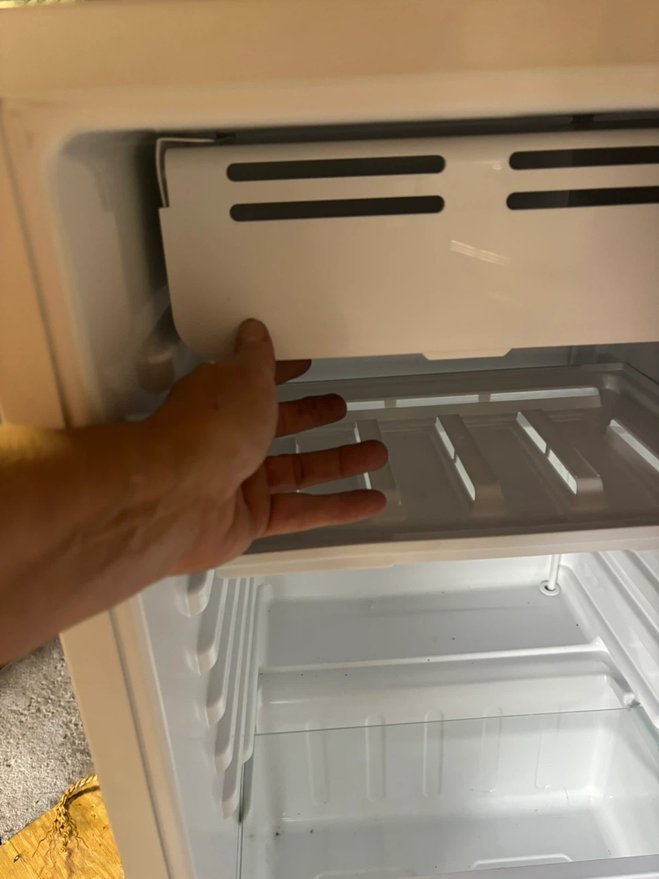 RCA Mini Fridge almost new - photo 3