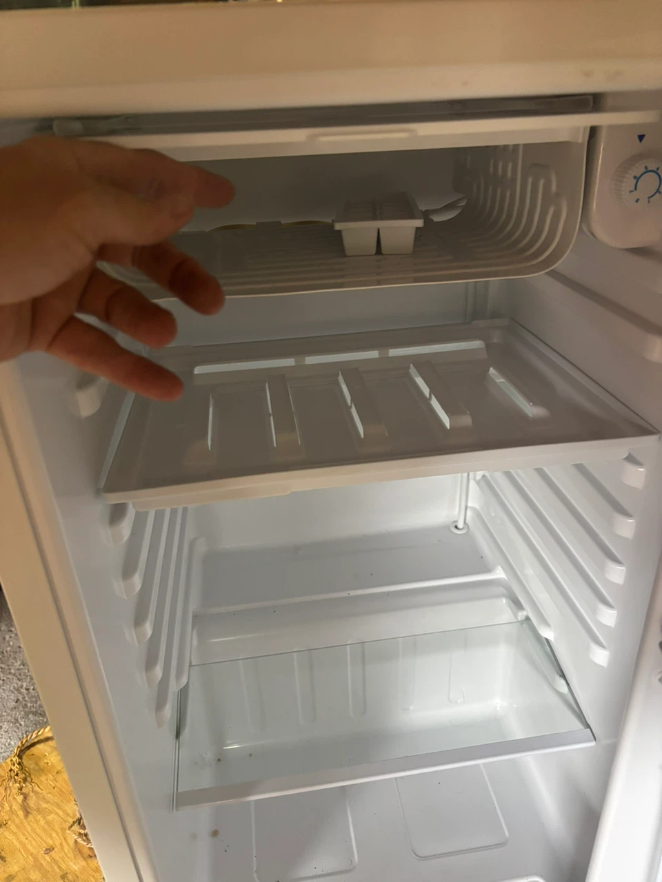 RCA Mini Fridge almost new - photo 4