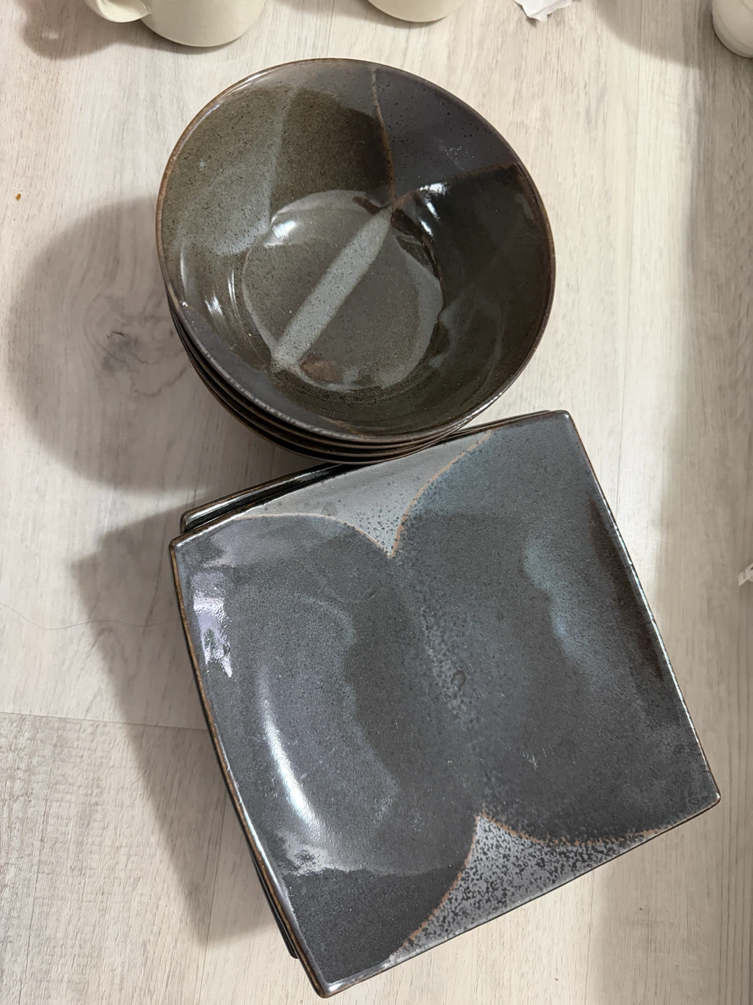 8 piece Bowl and square plate set