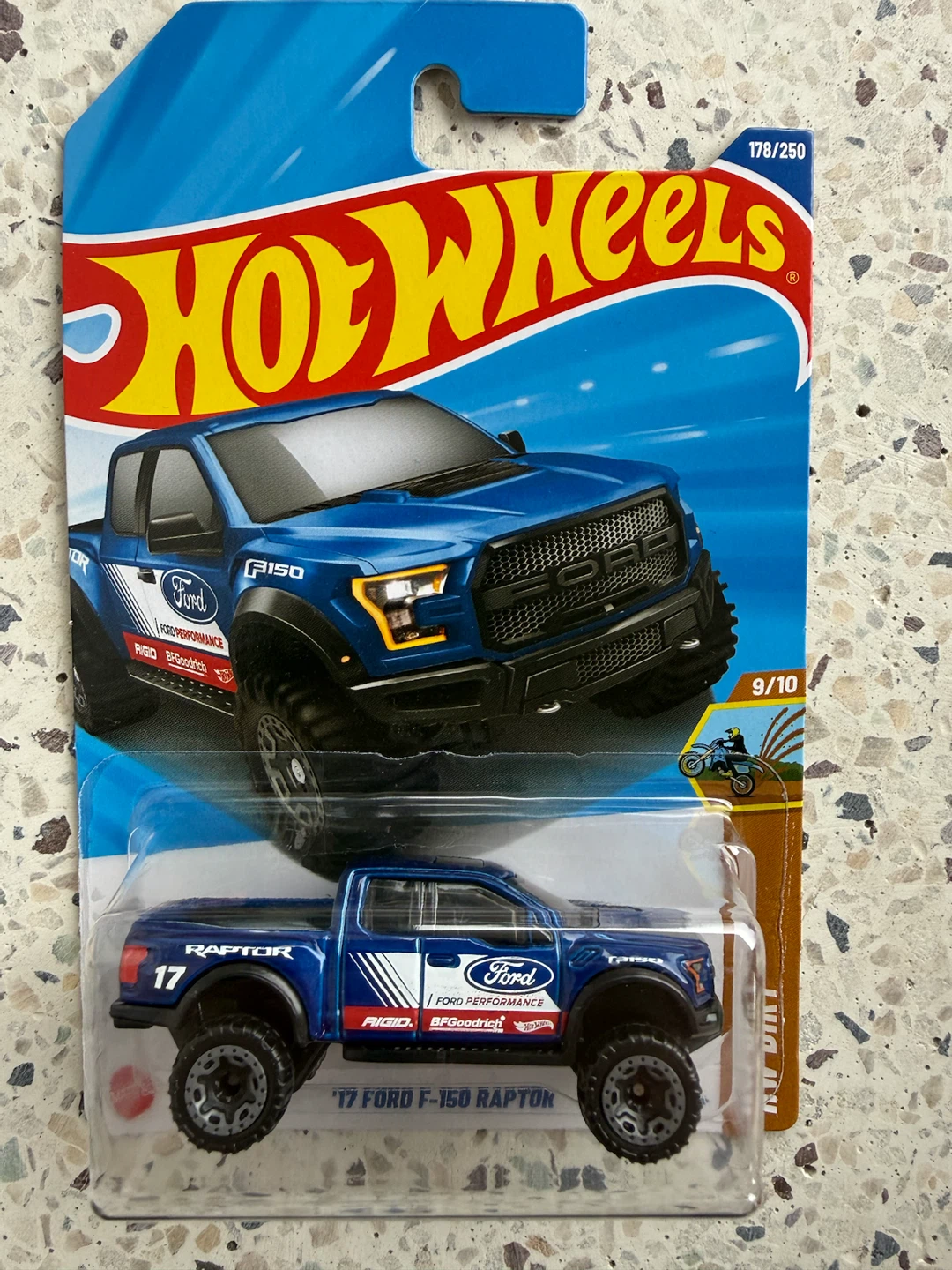Hot Wheels '17 Ford F-150 Raptor - photo 2