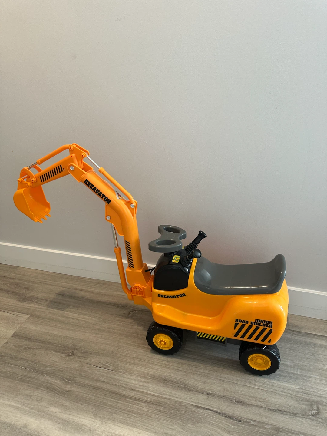 Kids Ride-On Excavator 🚜 – Great Condition