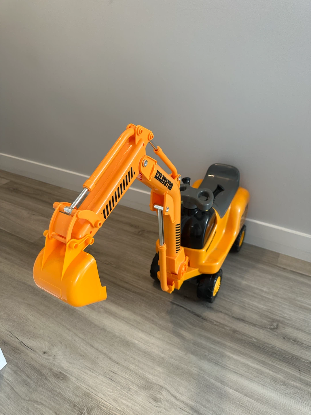 Kids Ride-On Excavator 🚜 – Great Condition - photo 2
