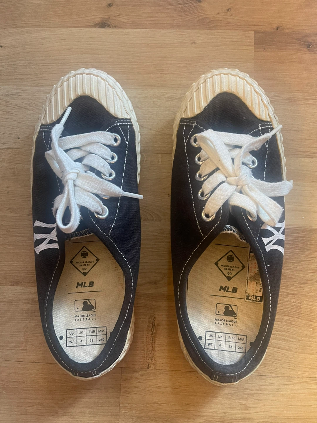 MLB New York Yankees Playball Mule Sneakers size 7