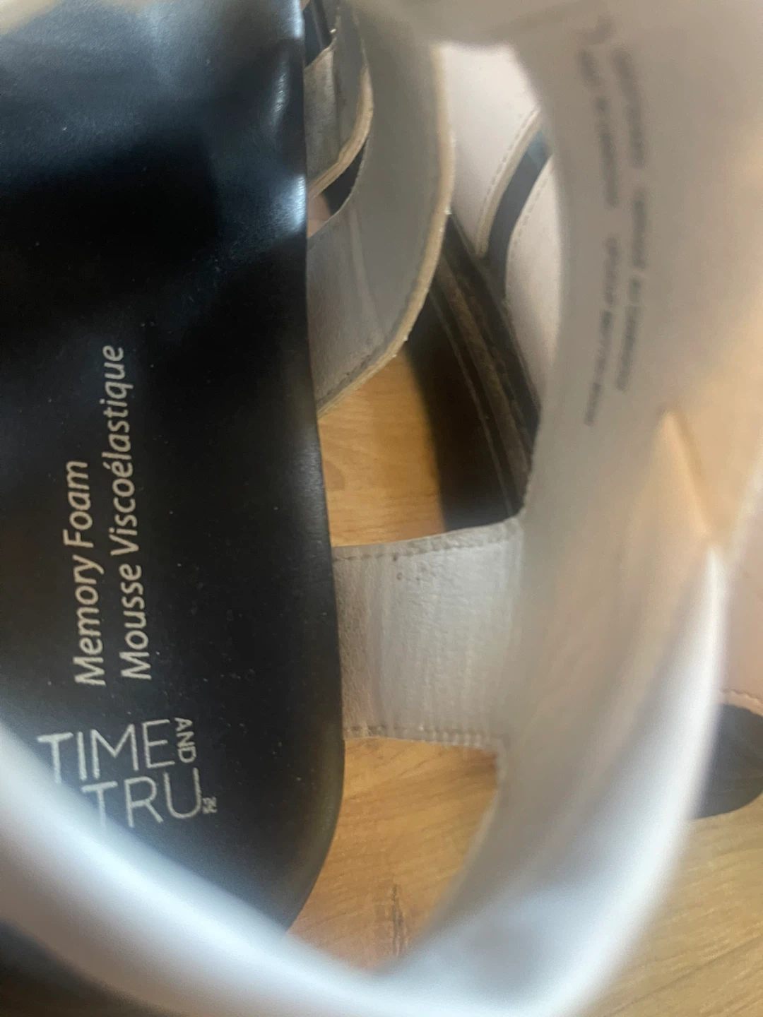 Time and Tru White Sandals Size 6 - photo 3
