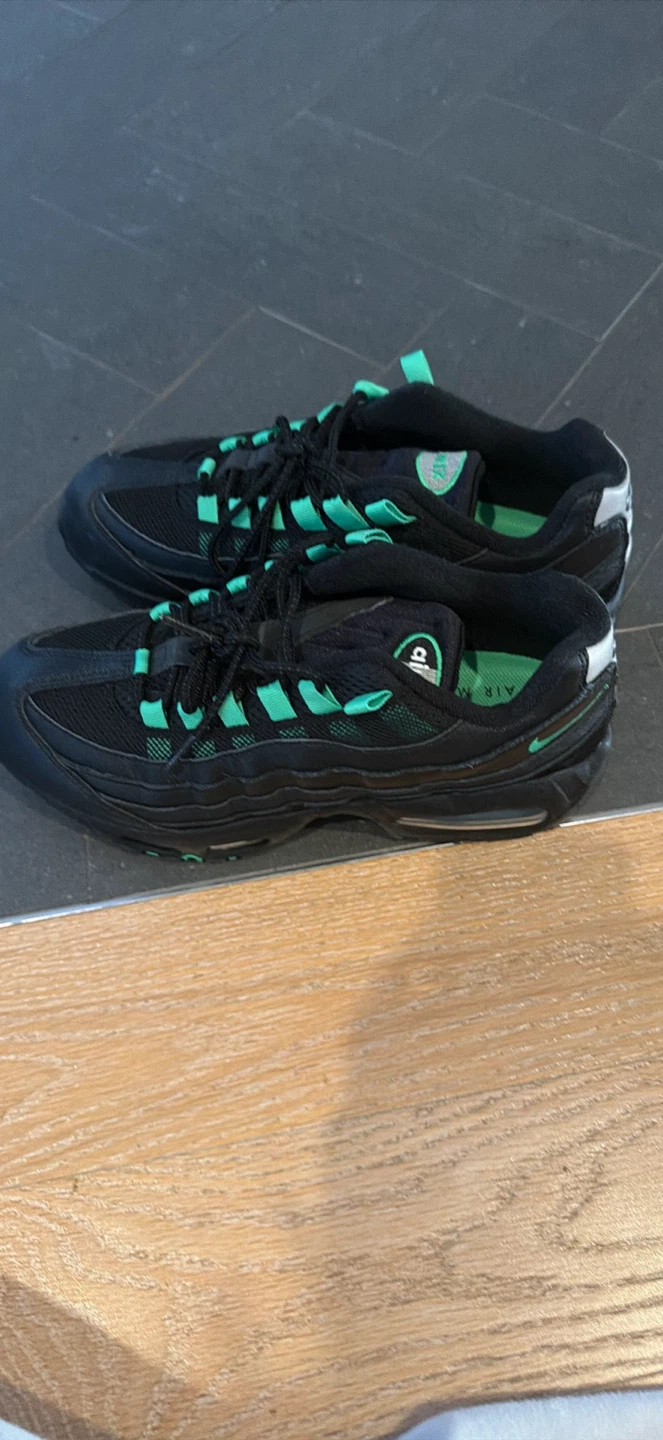 Nike Air Max 95 Sneakers Black and Green - photo 3