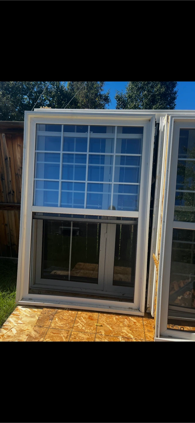 3 Large White Vinyl Windows – Double Pane + Screens - photo 2