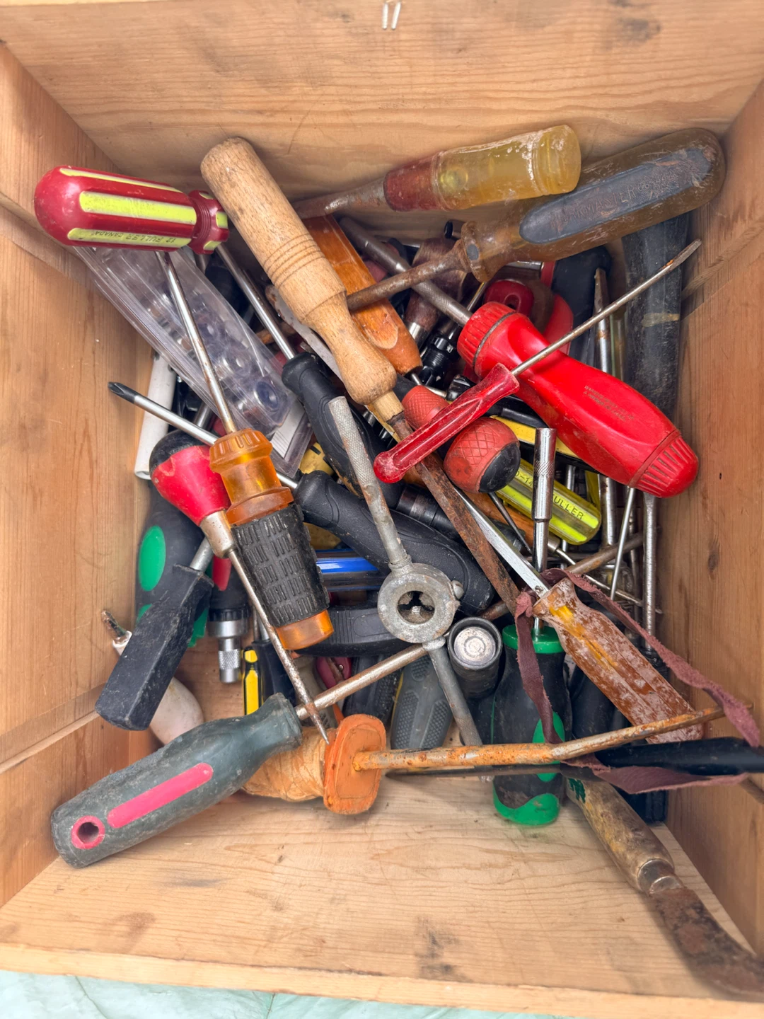 Large assortment of mixed hand and power tools - photo 4
