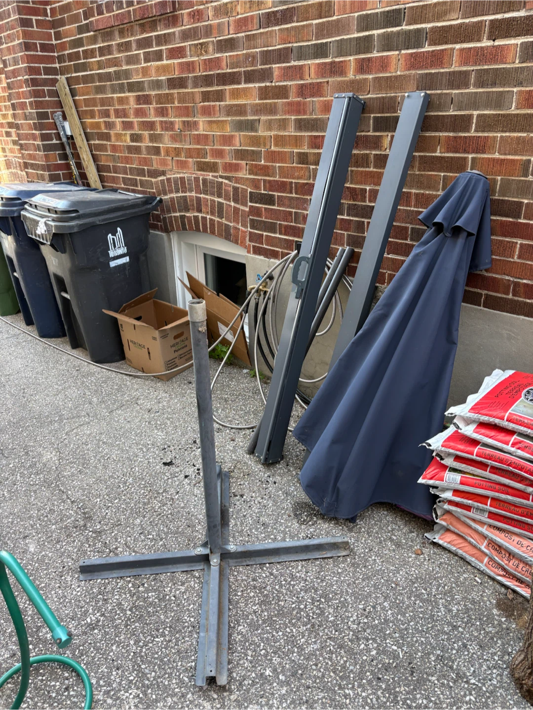 Free backyard items - photo 2
