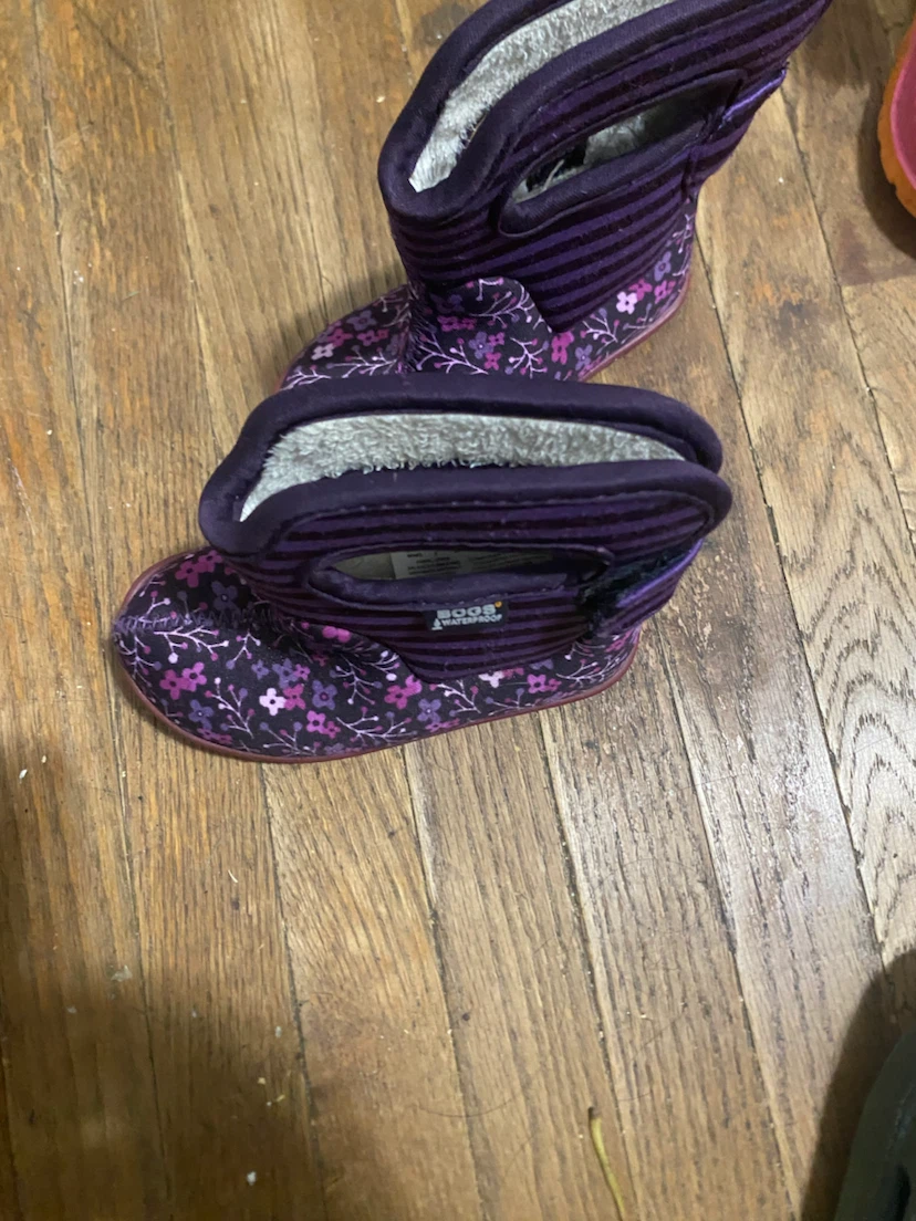 Bogs baby boots size 6