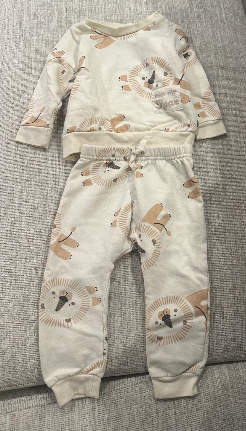 Set of 8 Matching Sweater and Pants Outfits - photo 4
