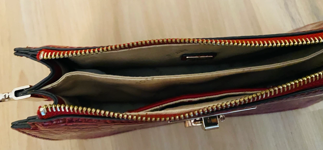 Guess red crocodile embossed clutch - photo 3