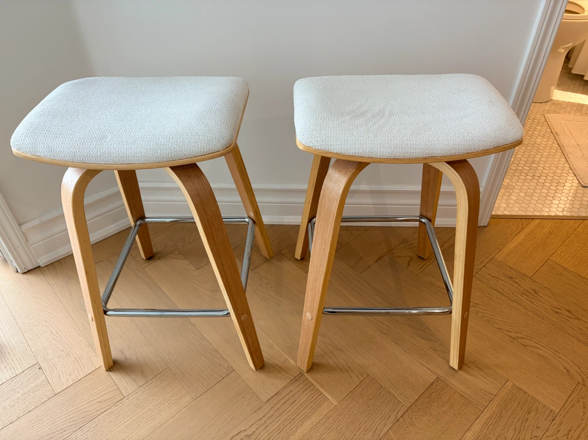 Set of Two Swivel Bar Stools white