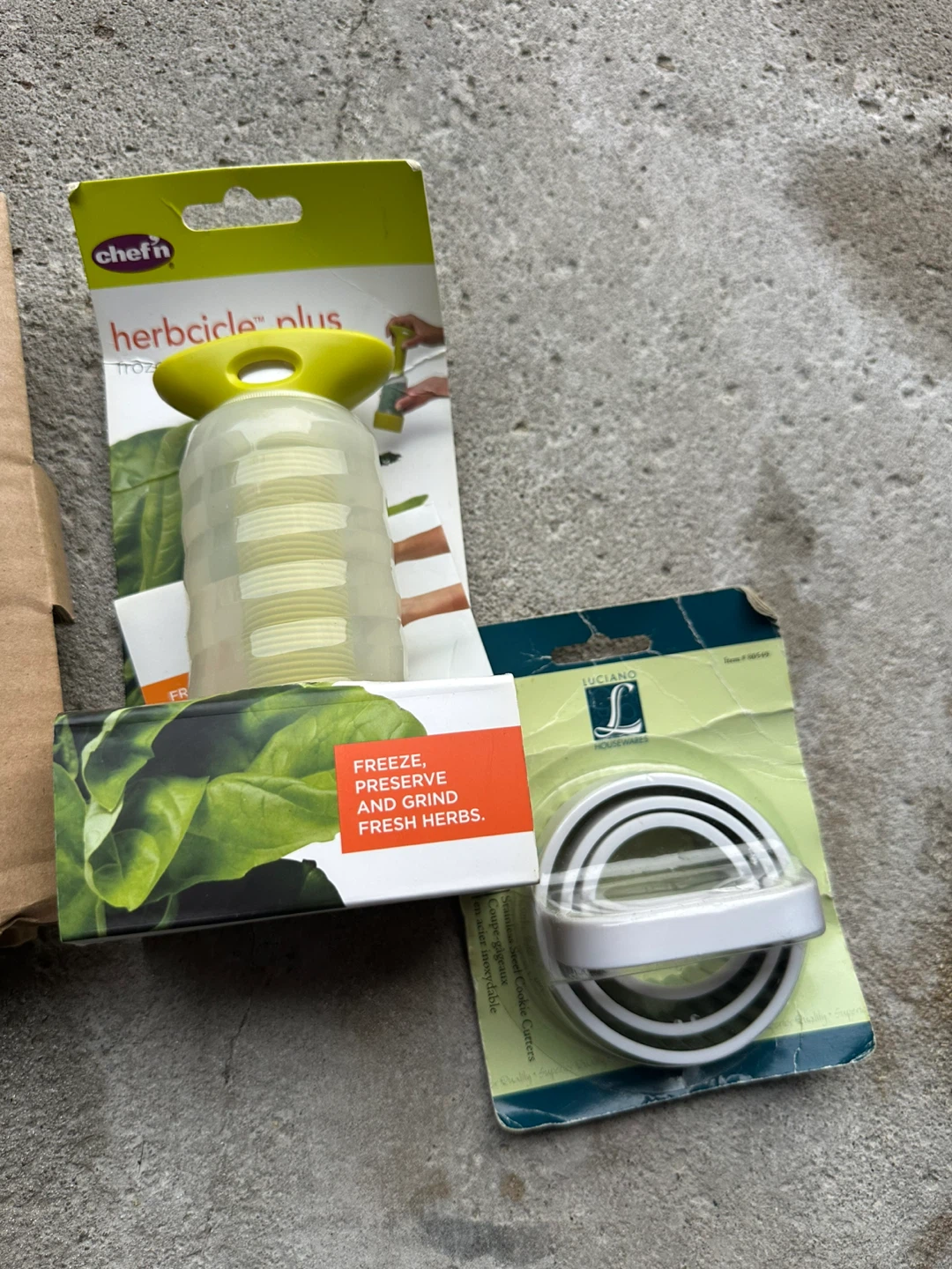 Food processor shredder and slicer discs