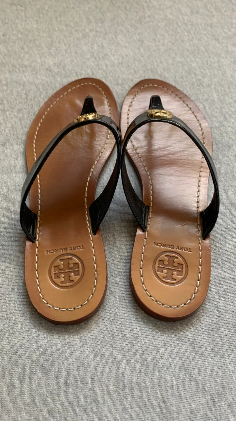 Tory Burch Black Patent Leather Miller Thong Sandals - Size 7