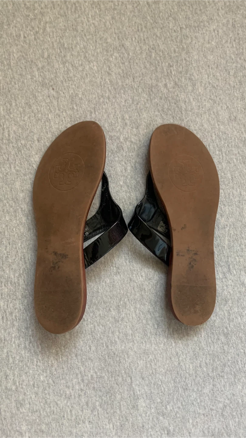 Tory Burch Black Patent Leather Miller Thong Sandals - Size 7 - photo 4