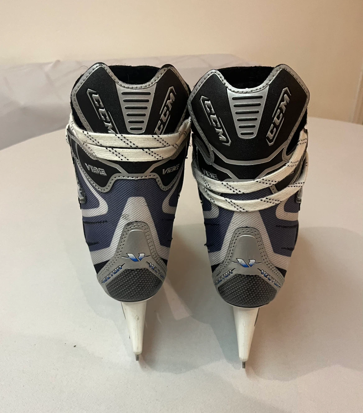 Boys or Teens 5.5 / 7 - CCM Vector Skates - photo 3