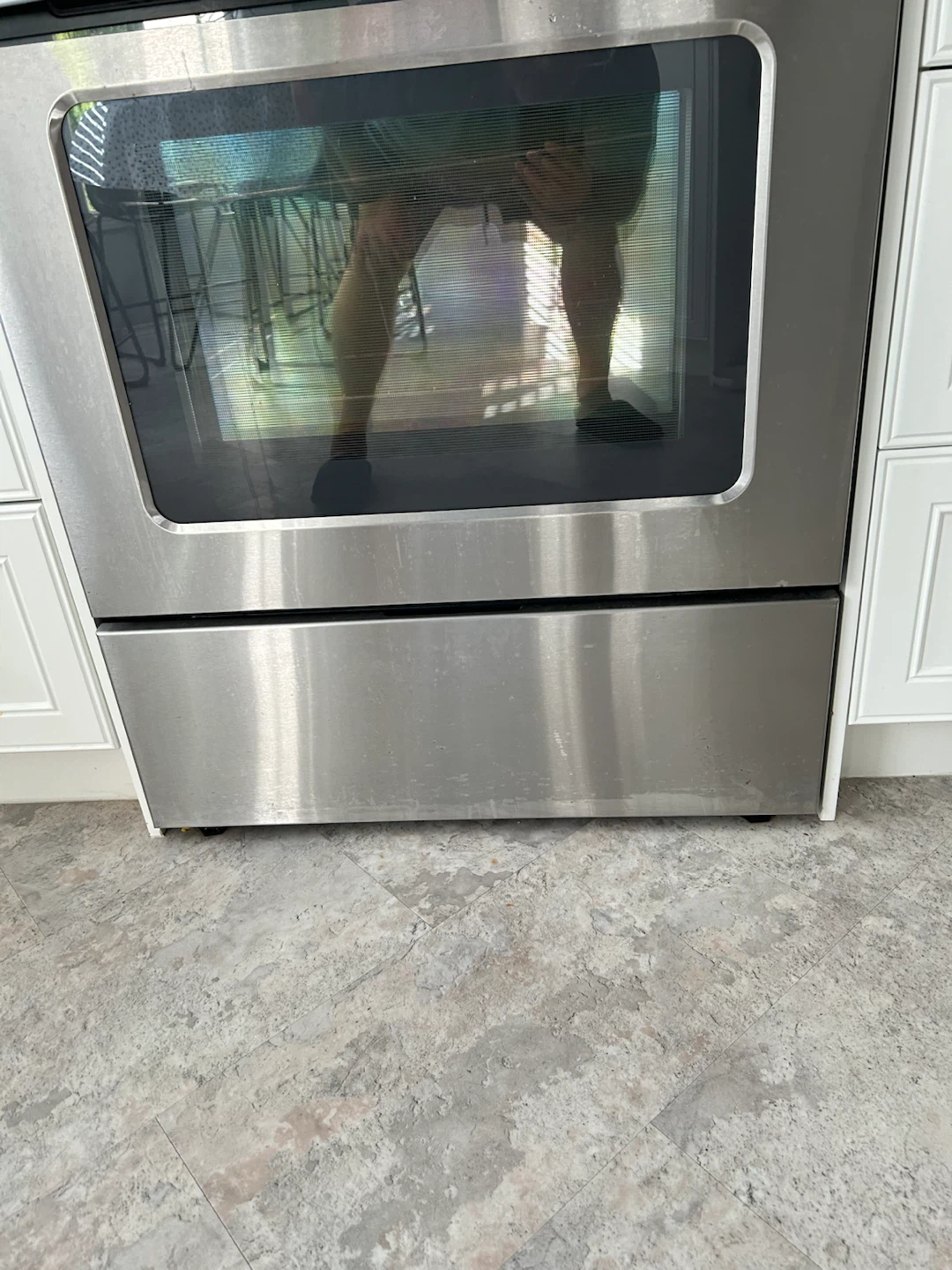 Whirlpool Electric Stove - photo 3