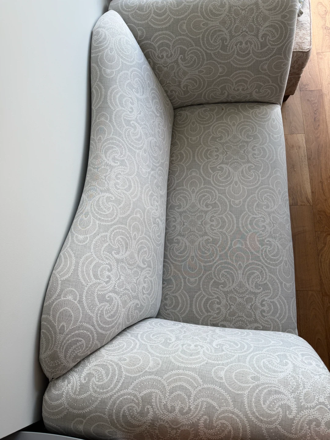 Vintage-style patterned loveseat - photo 2