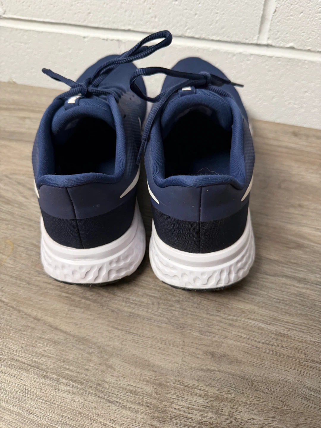 Nike Revolution Running Shoes Size 11 - photo 3