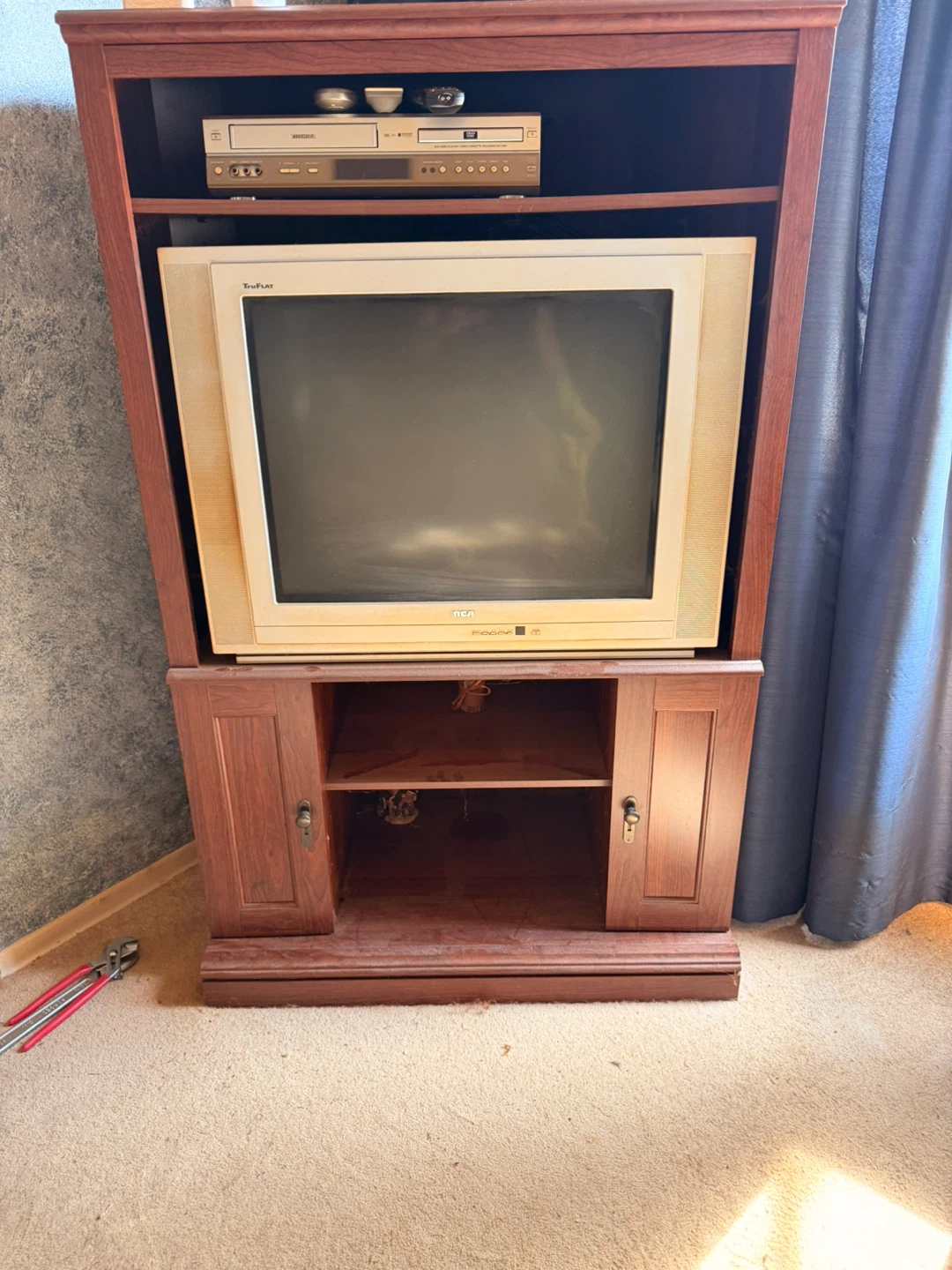 RCA TruFlat TV and Entertainment Stand