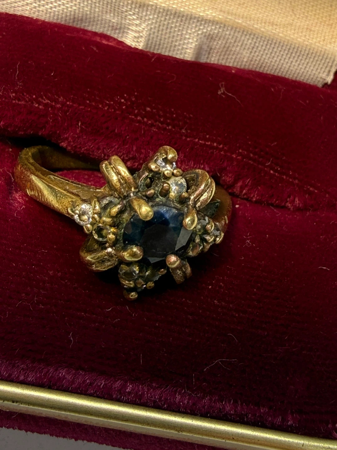 Vintage Gold Tone Ring Dark Faceted Center Stone Floral Cluster - photo 2