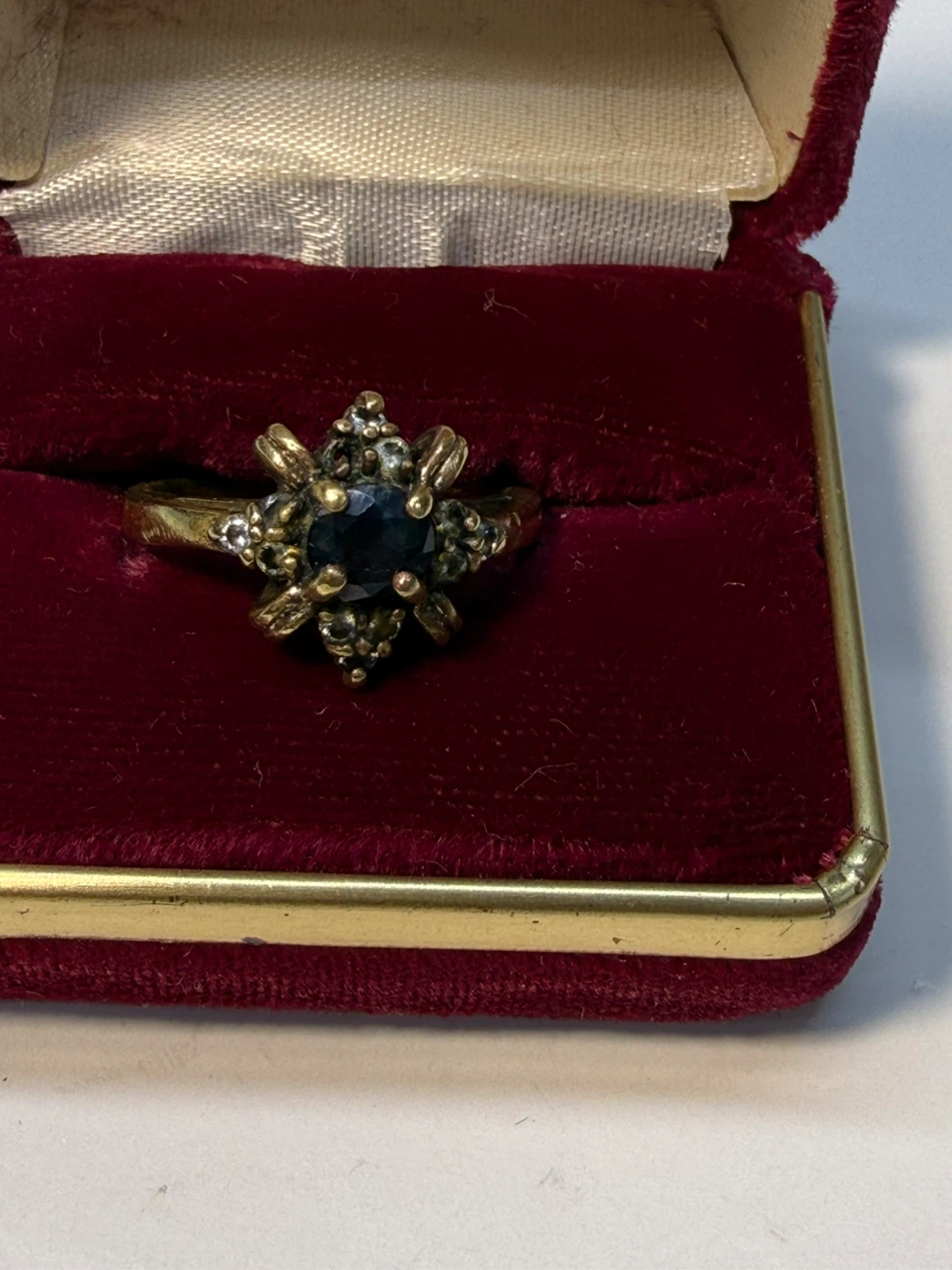 Vintage Gold Tone Ring Dark Faceted Center Stone Floral Cluster - photo 3