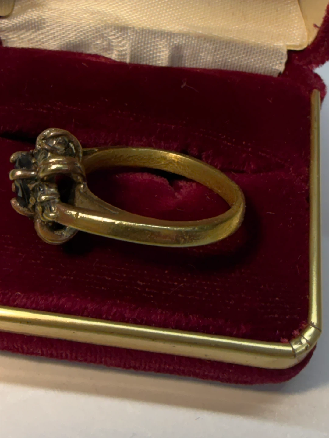 Vintage Gold Tone Ring Dark Faceted Center Stone Floral Cluster - photo 4