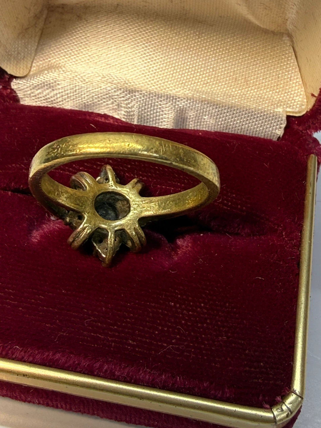 Vintage Gold Tone Ring Dark Faceted Center Stone Floral Cluster - photo 5