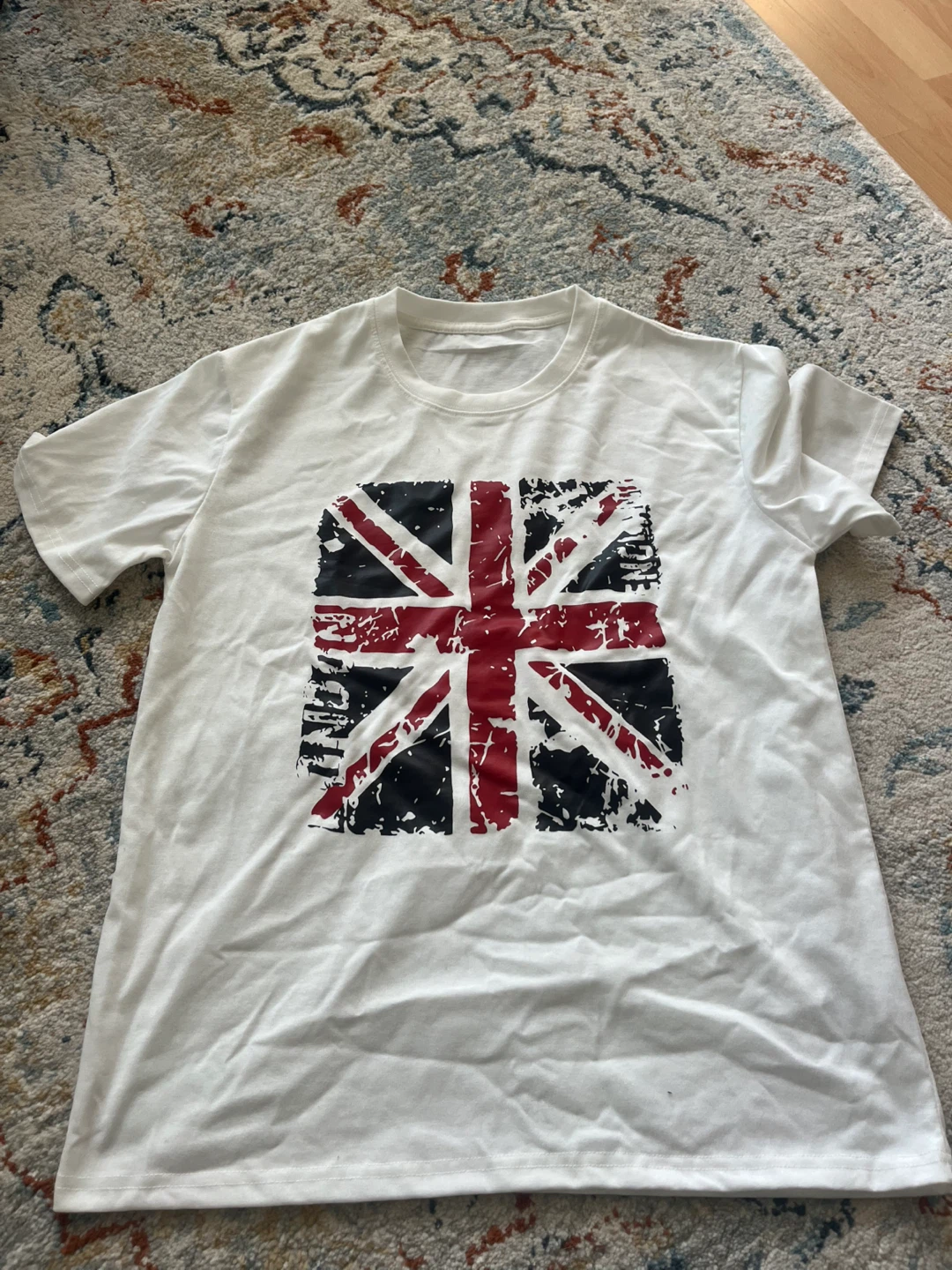 Vintage styled White T-Shirt with flag Graphic