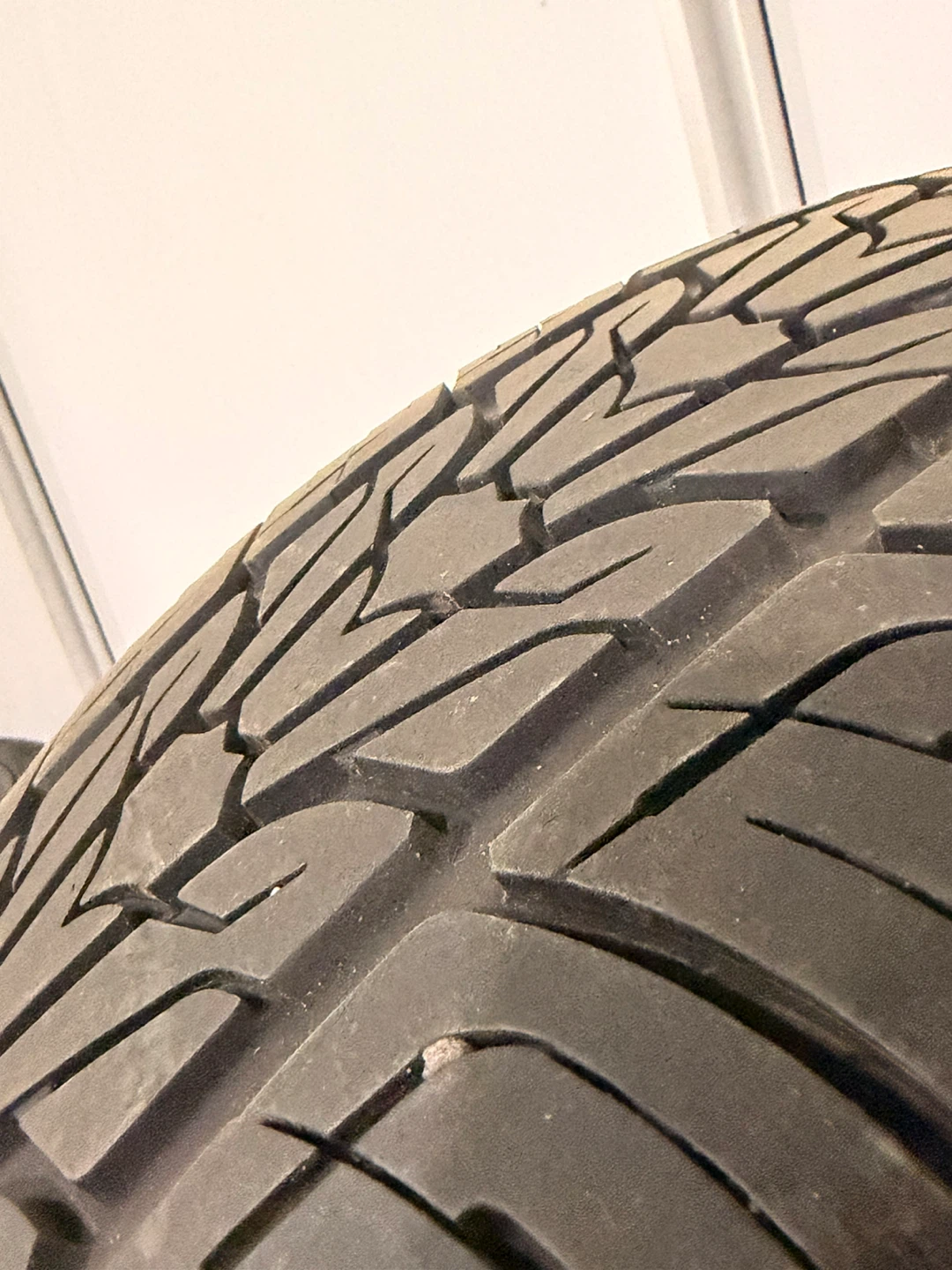 Roadian HP Tire 4 X (265/45R20)