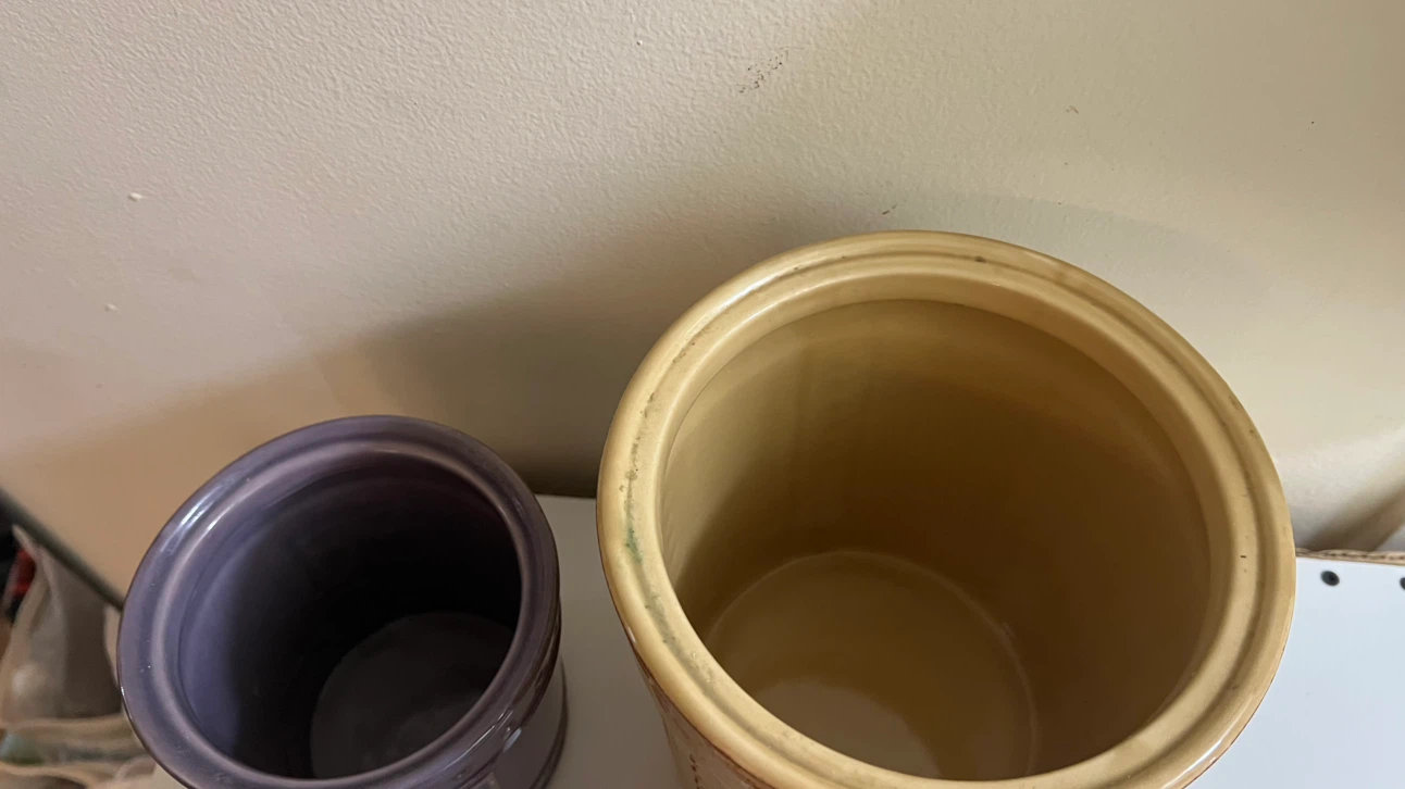Two Ceramic Kitchen Canisters - photo 3