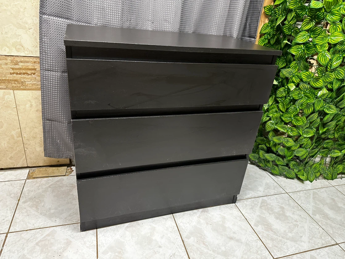 3‑drawer dresser, clean minimalist style